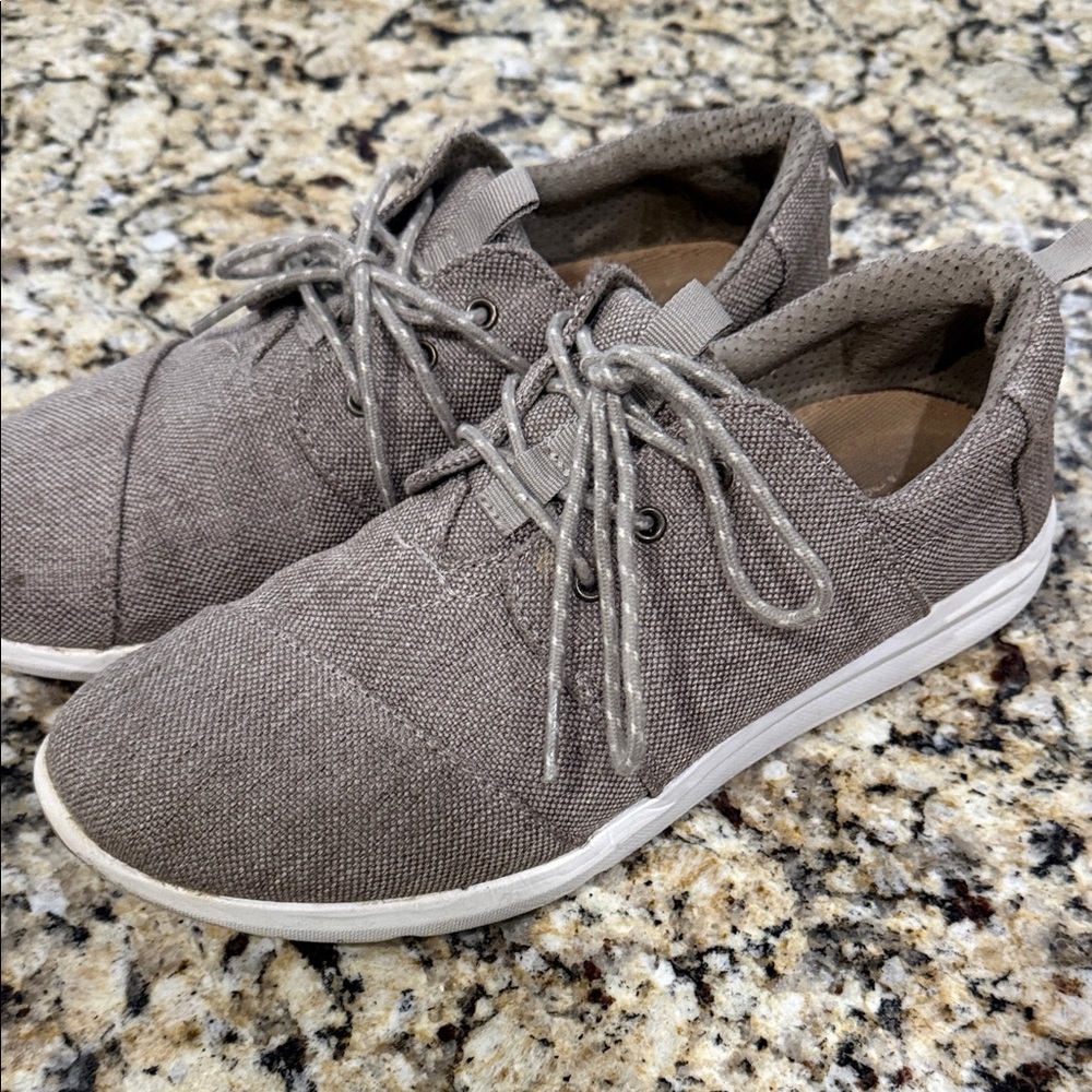 Tom’s Women’s khaki Canvas Lace-Up Sneakers